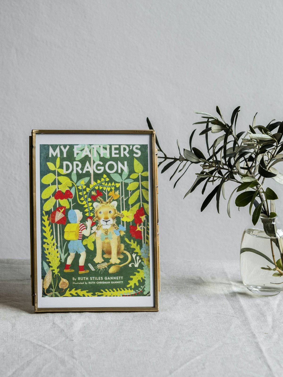 The cover art for the book "my father's dragon" illustrated by Ruth Chrisman Gannett.