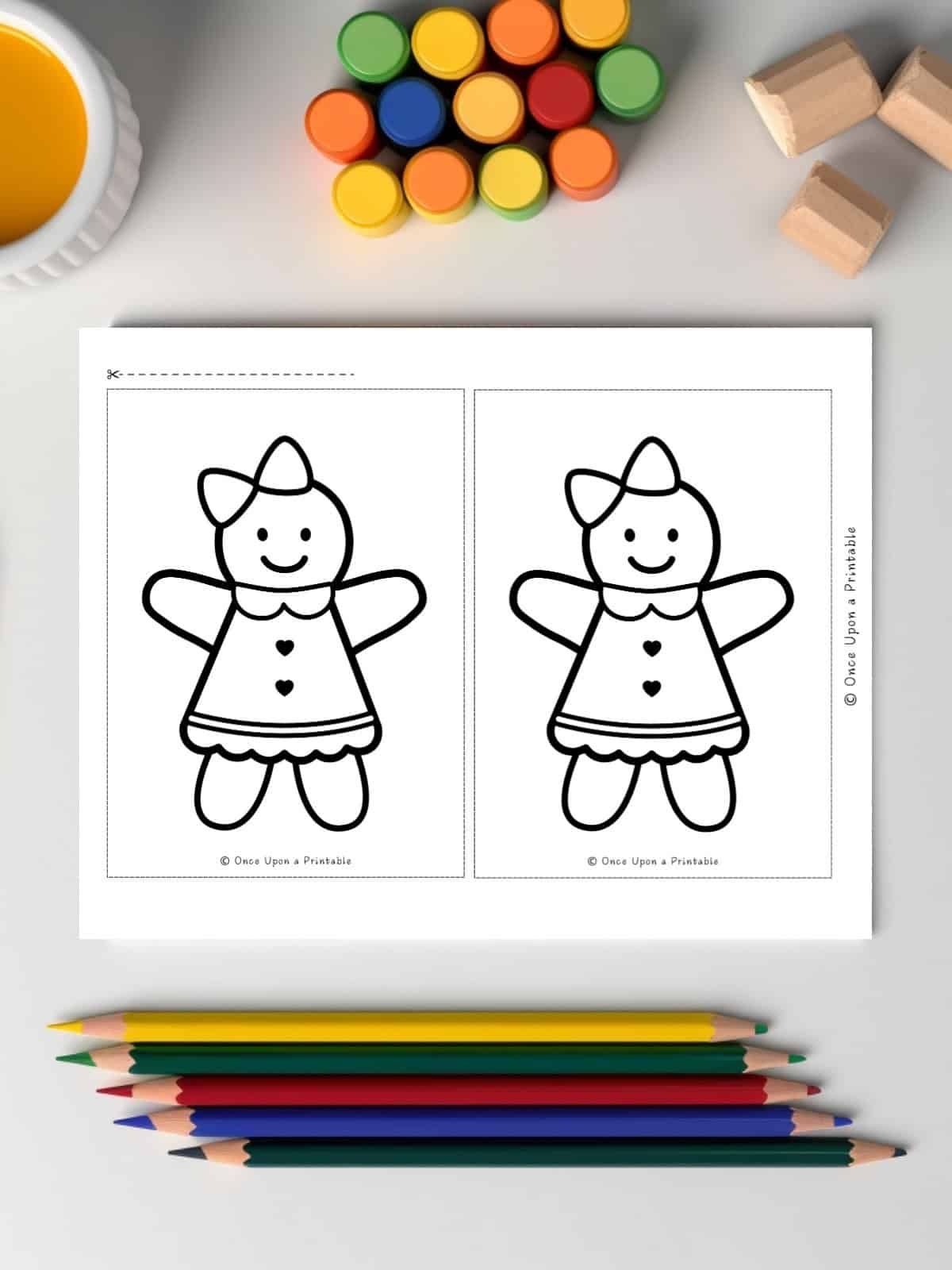 Mini coloring pages for toddlers or kindergarten students, gingerbread girls with bows in their hair.
