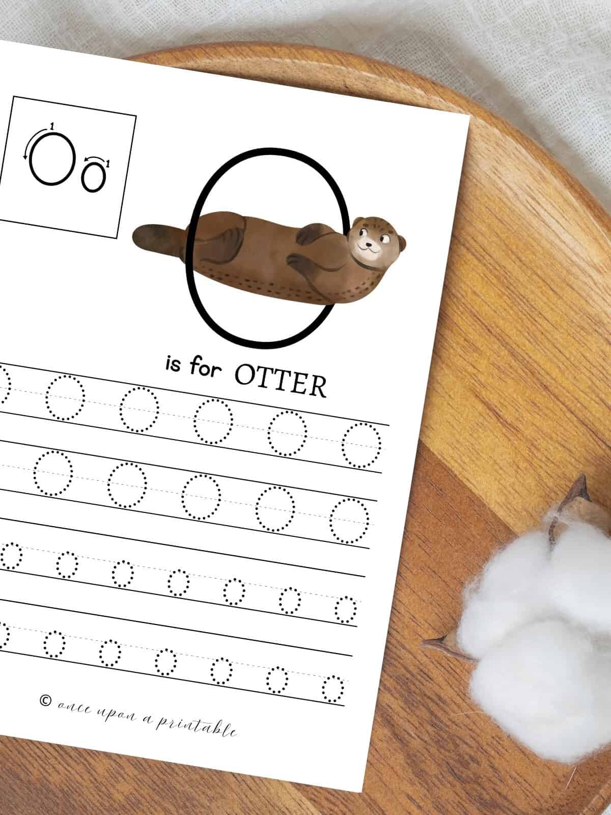 O is for otter, letter tracing worksheet